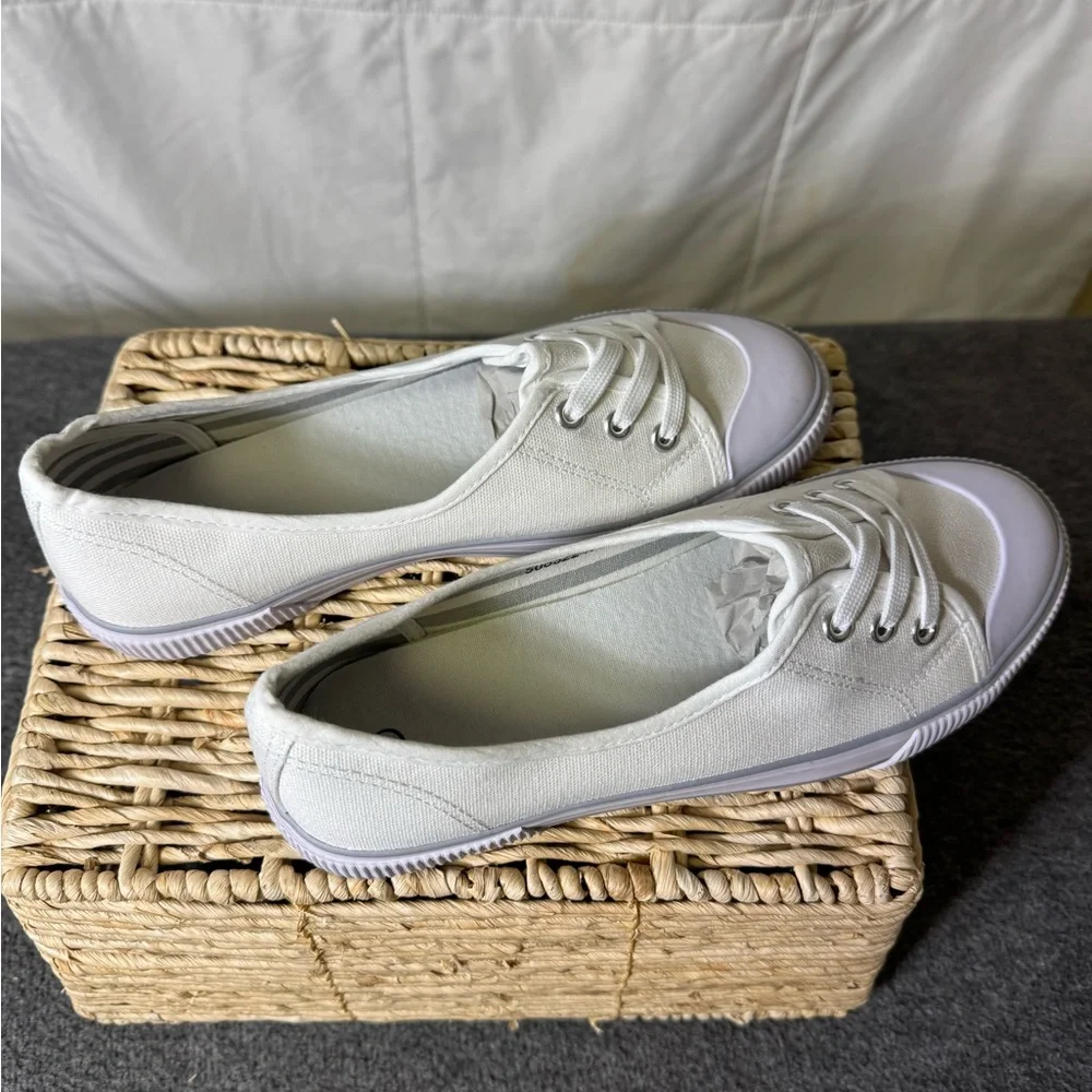 unbranded classic white